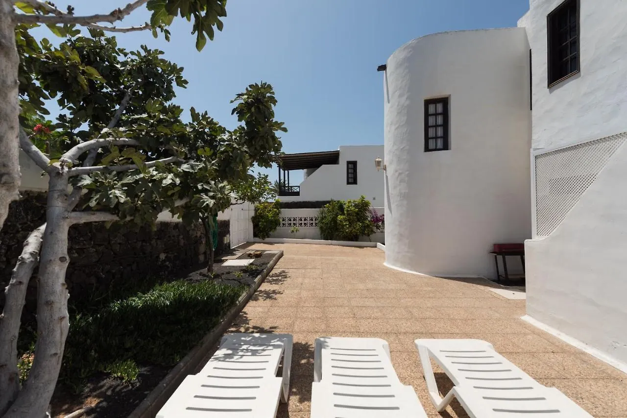 2Br Beach House - Solarium & Shower Terrace - 13 Puerto del Carmen  0*, Puerto del Carmen (Lanzarote) Spain