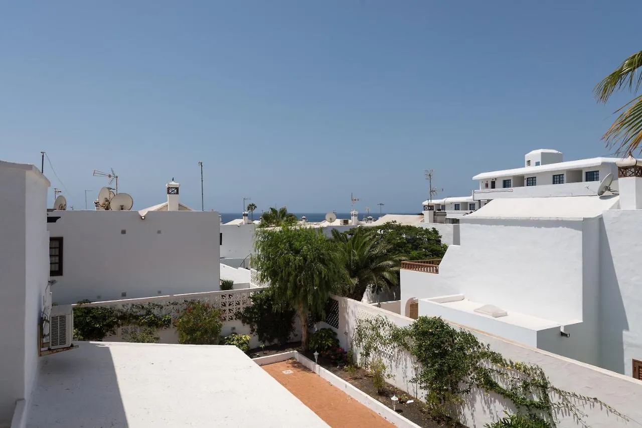 2Br Beach House - Solarium & Shower Terrace - 13 Puerto del Carmen  Puerto del Carmen (Lanzarote)