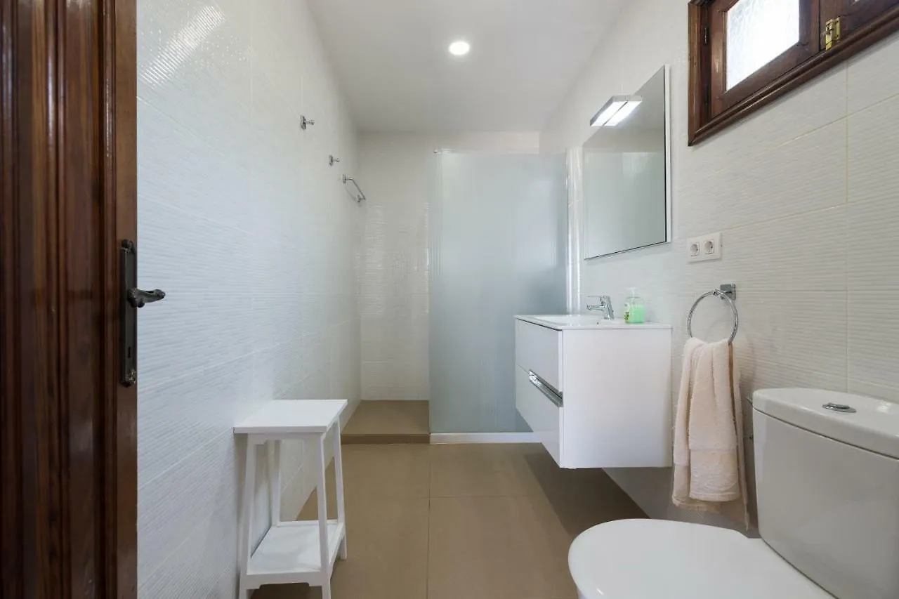 2Br Beach House - Solarium & Shower Terrace - 13 Puerto del Carmen  Puerto del Carmen (Lanzarote)